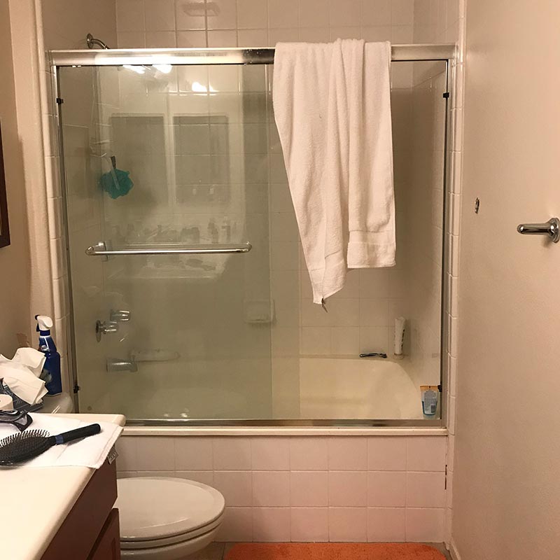 photo of bathroom before remodel 